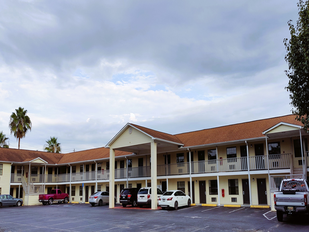 Sylvania Inn Hotel Exterior