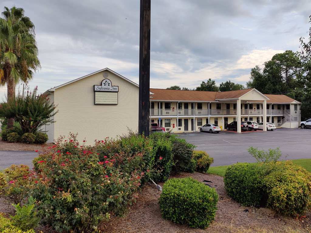 Sylvania Inn Hotel Exterior