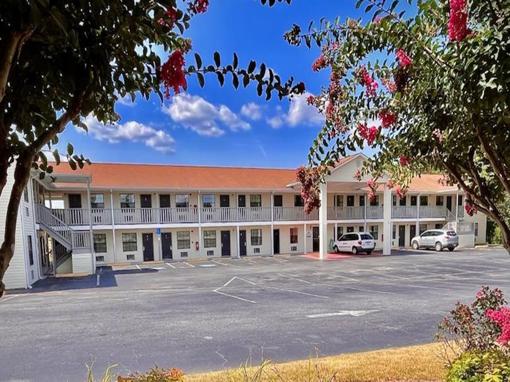Sylvania Inn Hotel Exterior