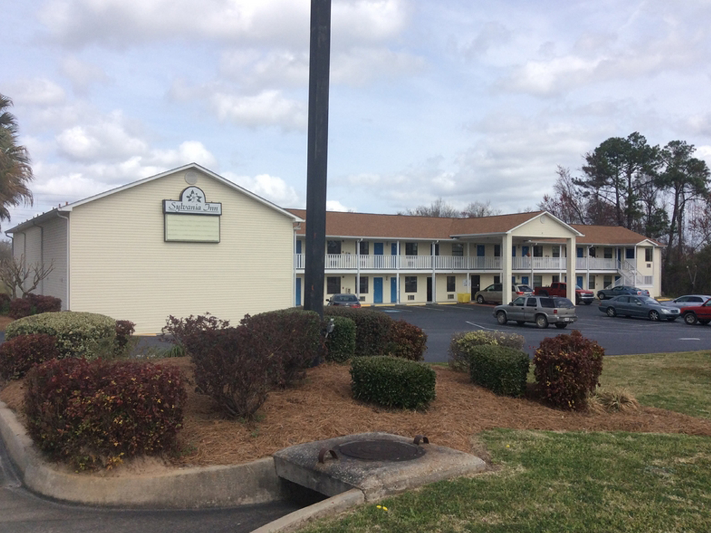 Sylvania Inn Hotel Outside