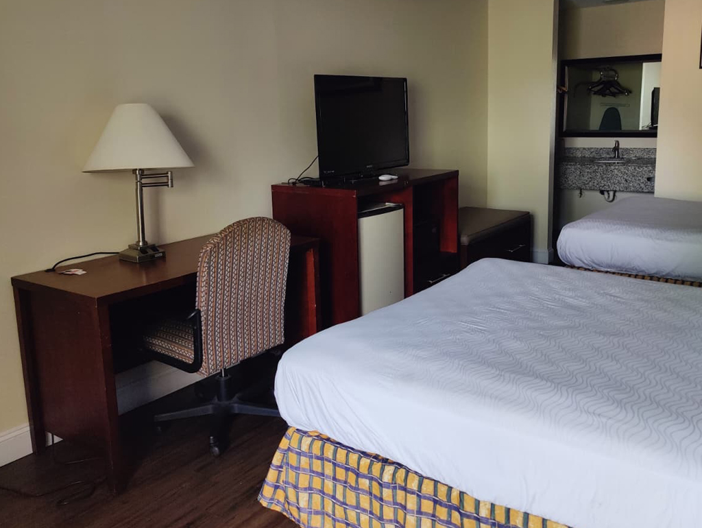 Queen Guest Room